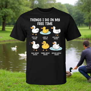 Camiseta unisex para adultos, manga corta, cuello redondo, estampado digital, regalo para amantes de los patos, diseño divertido de alimentar patos y hablar de patos - Product Image 3