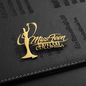 Desainer Kustom Besi Tahan Karat Berongga Kerah Pin Lencana Berlapis Emas Huruf Logo Bros Pin Bros Pin untuk Wanita Pria Setelan - Product Image 4