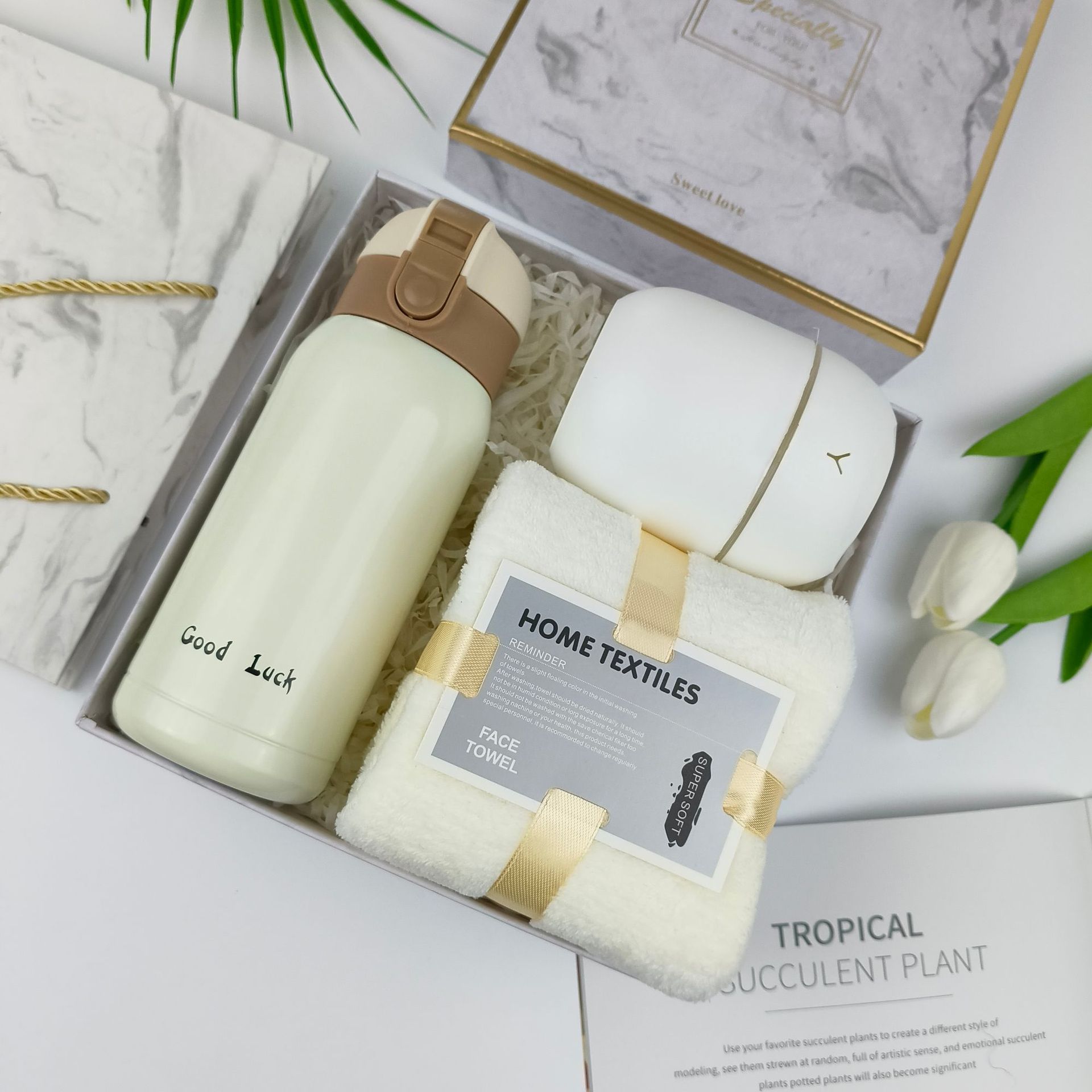 Vacuum flask + Towel + Humidifier