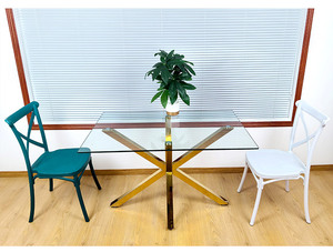 <span class=keywords><strong>Tavolo</strong></span> da Pranzo <span class=keywords><strong>di</strong></span> Design Minimalista Contemporaneo Moderno e Resistente con <span class=keywords><strong>Piano</strong></span> in <span class=keywords><strong>Vetro</strong></span> e Gambe in Metallo Dorato <span class=keywords><strong>per</strong></span> Cucina e Sala da Pranzo - Product Image 3