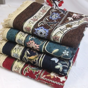 Elegante manta de chenilla Raschel con estampado de la Kaaba en tonos frescos, tejida en un estilo liso, adecuada para uso en hospitales y aviones. - Product Image 1