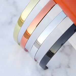 Profil de <span class=keywords><strong>corniche</strong></span> de plafond <span class=keywords><strong>noir</strong></span> mat anti-humidité de haute qualité, directement du fabricant, pour finitions modernes de bureaux et salles de conférence - Product Image 3