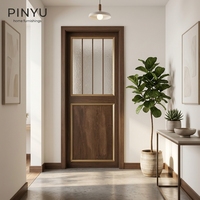 Armoire en bois massif avec cadre en laiton et verre cannelé vertical en noyer foncé, pour chambre, dressing, cuisine, ou comme porte intérieure de séparation.