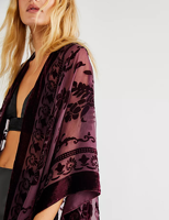 Vente en gros de kimonos en velours de haute qualité Wehello, motif floral brûlé, 48 couleurs, mode vintage, long châle pour femmes, écharpe à franges, respirant