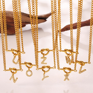 Collares con Colgante de Letra Chapados en Oro, Cadena Figaro con Incrustaciones de Circonia Cúbica, Joyería Unisex Moderna para Uso Diario - Product Image 1