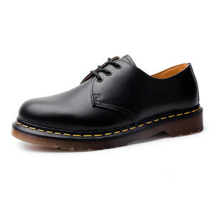Chaussures habillées pour hommes de haute qualité avec semelle en caoutchouc souple et durable, fabriquées à la main, nouveau style, chaussures en cuir et richelieu pour hommes - Product Image 2