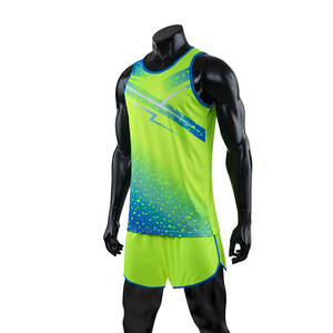 El conjunto atlético de dos piezas incluye parte superior de diseño degradado y pantalones cortos de forro suave hechos con malla transpirable para equipos que corren - Product Image 5