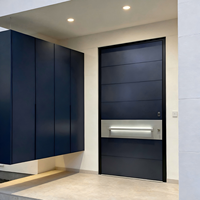 Porte pivotante extérieure en aluminium de haute qualité, moderne et personnalisée, pour l'entrée de la maison, de la villa ou du logement résidentiel.