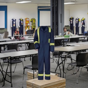 Vêtements de travail de sécurité antistatiques 100 % coton personnalisables, à manches longues, ignifuges, pour mines de charbon et pétrole, directement de l'usine - Product Image 1