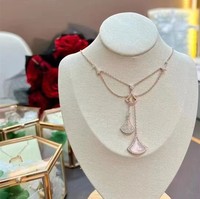 Cadena de suéter de doble capa con borlas, nácar blanco, ágata roja y diseño en forma de abanico, serie de cadenas para clavícula