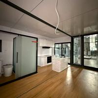 Casa Prefabricada Portátil de Diseño Personalizado con Espacio de Expansión Lateral y Ventanas Panorámicas de Vidrio para Acampar