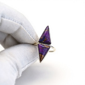 Bague Fine en Argent Sterling 925 Massif de Qualité Supérieure pour Femme, Faite à la Main, avec Turquoise Cuivrée Violette en Forme de Tringle, Sertie en Sceau, Style Vintage - Product Image 1