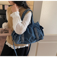 Sac à bandoulière en jean vintage style coréen pour femme avec rivets, sac fourre-tout décontracté en jean délavé INS pour étudiantes