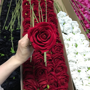 Roses artificielles, 1 pièce, fausses fleurs, pour une décoration de mariage, rouges - Product Image 1