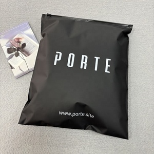 Sacchetti con Cerniera in Polietilene <span class=keywords><strong>Nero</strong></span> Opaco Ecologici con <span class=keywords><strong>Logo</strong></span> Personalizzato, Buste con Chiusura a Zip per Abbigliamento - Product Image 6