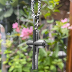 Colgante TIZTI de moda de acero inoxidable en colgante de <span class=keywords><strong>collar</strong></span> cruzado de fibra de carbono negro para hombres - Product Image 2