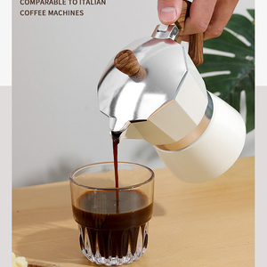 Cafetière Moka Classique Premium en Aluminium 1/3/6 Tasses Portable OEM Italienne pour la Maison et les <span class=keywords><strong>Cafés</strong></span> - Product Image 3