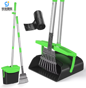 Ramasse-crottes pour chien à long manche, robuste, en plastique écologique, pour chiens de grande/moyenne/petite taille, avec poubelle pivotante et râteau métallique, et fixation pour sacs. - Product Image 1