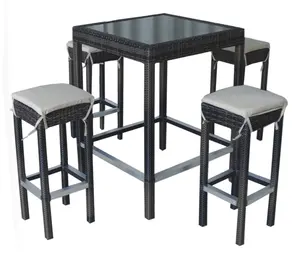 आधुनिक 4-व्यक्ति आउटडोर पीई रतन/विकर कॉकटेल टेबल डाइनिंग सेट स्टाइलिश इनडोर/आउटडोर फर्नीचर