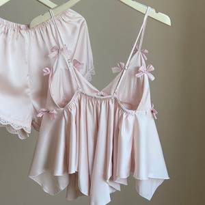 Conjunto de Pijama de Satén para Mujer, Camiseta y Pantalones Cortos, Decoración de Lazo 3D, Ribete de Encaje, Tirantes Ajustables, Ropa de Dormir Sexy y Linda para Verano - Product Image 3