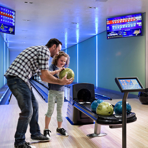 Équipement <span class=keywords><strong>de</strong></span> jeu <span class=keywords><strong>de</strong></span> <span class=keywords><strong>bowling</strong></span> pour aire <span class=keywords><strong>de</strong></span> <span class=keywords><strong>jeux</strong></span> intérieure à 4 pistes pour enfants et adultes avec machine <span class=keywords><strong>de</strong></span> divertissement pour usage domestique - Product Image 1