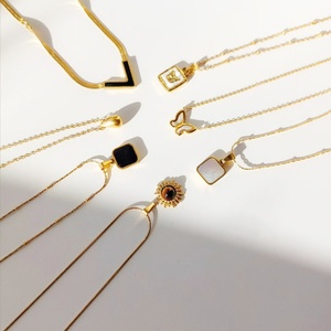 Collares de Moda al por Mayor, Chapados en Oro de 18k, con Colgante de Acero Inoxidable, Diseño de Concha, Mariposa, Gota de Agua y Sol, para Mujer - Product Image 1