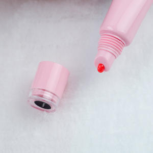 Brillo Labial en Tubo Rosa con Logotipo Personalizado, Rubor en Forma de Corazón Colgante, Tono de Piel, Tamaño de Viaje, Acabado Brillante - Product Image 4