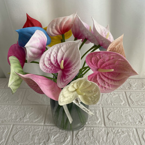 Fiore artificiale di Anthurium di gomma morbida fatta a mano di alta qualità per la decorazione del soggiorno - Product Image 2