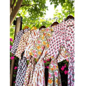 ชุดคลุมกิโมโนผ้าฝ้ายพิมพ์ลายดอกไม้สำหรับผู้หญิง เนื้อผ้านุ่ม ระบายอากาศได้ดี น้ำหนักเบา เหมาะสำหรับใส่นอน ใส่พักผ่อนที่บ้าน หรือใช้ในสปา - Product Image 1