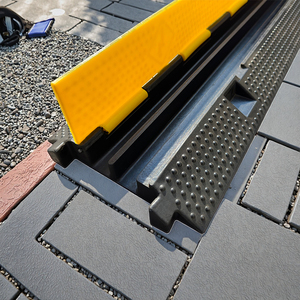 Nuova copertura del cavo di protezione per eventi esterni con rampa per cavi in gomma per 2/3/5 dossi del canale - Product Image 5