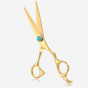 กรรไกรตัดผมสีทอง 6.0 นิ้ว กรรไกรซอยผมสแตนเลสทรงโค้ง สำหรับใช้ในร้านเสริมสวย - Product Image 1