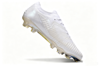 Chaussures de football pour hommes en TPU respirant de haute qualité, design à crampons, nouvelle collection, imperméables, durables, écologiques, portables, pour l'extérieur QFH