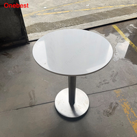 Table de salle à manger haut de gamme moderne légère et imperméable en surface solide, forme et bordures personnalisées, tables pour restaurants