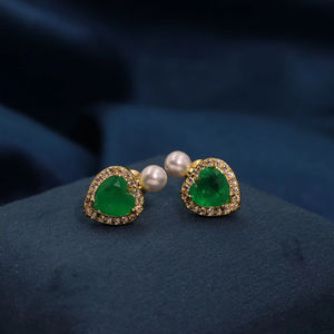 ต่างหูแบบติดหูสำหรับผู้หญิง รุ่นคลาสสิก วินเทจ หรูหรา จาก Tianyu Gems ทำจากทองเหลืองชุบทอง ประดับด้วยเพชรคิวบิกเซอร์โคเนียรูปหัวใจสีเขียว - Product Image 1