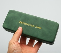 Vente en gros d'usine Huicheng HC-94 Étui à lunettes rectangulaire haut de gamme vintage rayé en PU avec logo personnalisé en cuir et métal pour lunettes de soleil