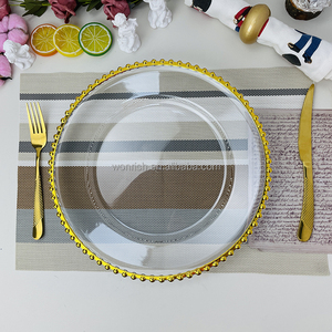 Assiettes de présentation transparentes en <span class=keywords><strong>plastique</strong></span> avec bordure perlée dorée pour décorations de table de mariage - Product Image 1
