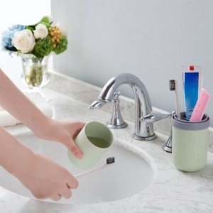 Ensemble d'accessoires de salle de bain pour la maison : Organisateur de rangement pour dentifrice et gobelet de voyage portable pour brosse à dents - Product Image 4