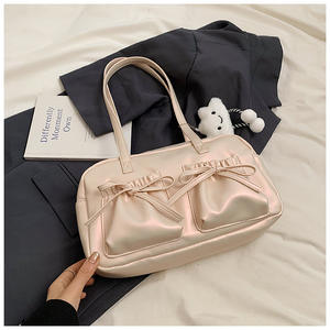 Sac fourre-tout tendance pour femme en cuir PU grande capacité avec fermeture éclair, bandoulière et doublure en polyester imperméable pour les trajets quotidiens et l'université - Product Image 2