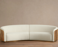 Canapé modulaire incurvé en tissu bouclé, sectionnel demi-lune avec côtés en lattes de bois et base en laiton pour salon