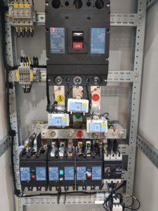 ตู้จ่ายไฟฟ้า 3 เฟส AC แบบ IP66 ราคาโรงงาน อุปกรณ์แปลงไฟฟ้า ตู้สวิตช์บอร์ดแรงดันต่ำ - Product Image 2