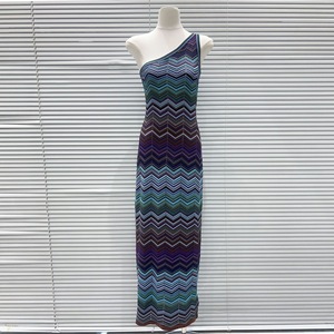 Abito <span class=keywords><strong>Lungo</strong></span> Estivo 2026 da Donna Elegante <span class=keywords><strong>Monospalla</strong></span> Senza Maniche con Sfumature di Colore e Lavorazione Ondulata in Maglia - Product Image 3