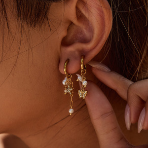 Pendientes de Aro con Perlas, Colgante de Mariposa y Estrella en Tono Dorado con Circonita y Perla para Uso Diario - Product Image 2