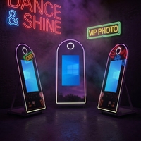 Machine Photobooth Miroir Magique 65 Pouces avec LED RGB, Kiosque Selfie pour Mariage, Peut Se Connecter à une Caméra et une Imprimante pour Location d'Événements et Mariages