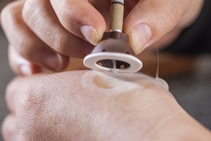 50 Pieces/Lot Self-stick Mini Moxa Meridian Acupuncture <strong>Moxibustion</strong> <strong>Patch</strong> Moxa Stick Body Micro-Smoke Tube <strong>Moxibustion</strong> Tube - Product Image 5