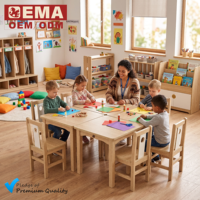Table en bois robuste EMA avec bords arrondis sécurisés, ensemble table et chaise pour l'école