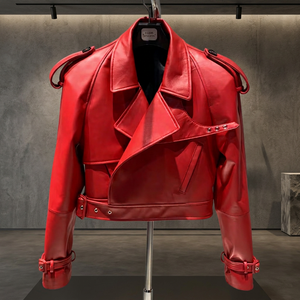 Chaqueta de motociclista de piel de oveja roja tejida para mujer con remaches, cremallera y cuello vuelto, venta al por mayor, proveedor de LOGOTIPO personalizado 2026 - Product Image 3