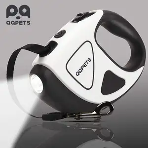 QQPETS سلسلة كلب حيوان أليف مع مشرق LED فلاش Lightcustom قابل للتعديل المصنع مباشرة في الهواء الطلق التدريب قابل للسحب الكلب المقود