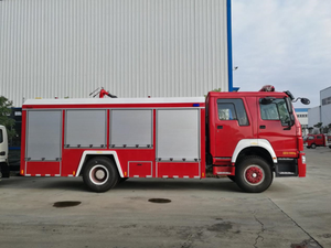 Nouveau <span class=keywords><strong>prix</strong></span> de <span class=keywords><strong>camion</strong></span> de lutte contre l'incendie 8X4 6X4 6X6 4X4 petit réservoir d'eau Isuzu diesel robuste pour l'<span class=keywords><strong>aéroport</strong></span> - Product Image 6