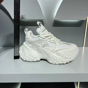 Chaussures de papa tendance rouges respirantes en maille à semelle épaisse en toile et semelle intermédiaire en TPR pour le commerce transfrontalier en gros – Nouvelle collection été - Product Image 6