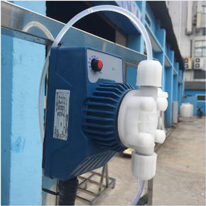Bomba Dosificadora de Productos Químicos Automática Seko 240V, Marca Italiana - Product Image 2